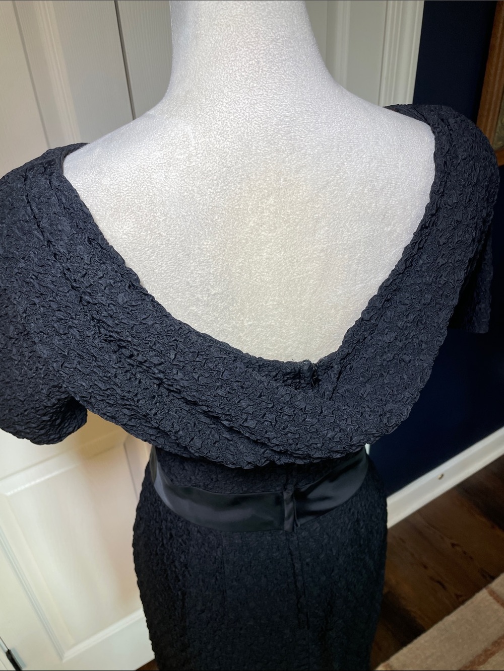 1950s Topaz Original Black Woven Ribbon Knit Cocktail Dress Satin Bow
Size 4/6 - Picture 6 of 15
